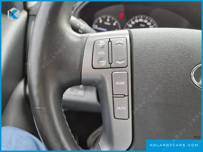 HYUNDAI STAREX VAN 5-SEATER