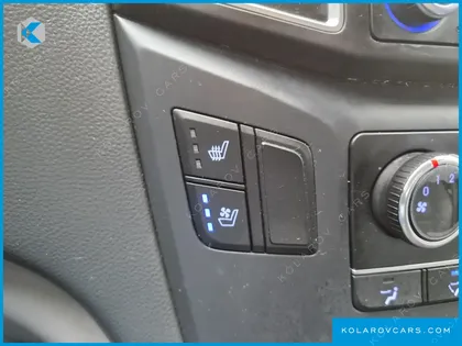 HYUNDAI STAREX VAN 5-SEATER