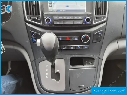 HYUNDAI STAREX VAN 5-SEATER