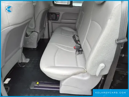 HYUNDAI STAREX VAN 5-SEATER