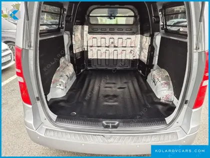 HYUNDAI STAREX VAN 5-SEATER