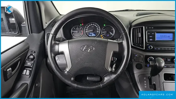HYUNDAI STAREX VAN 3-SEATER