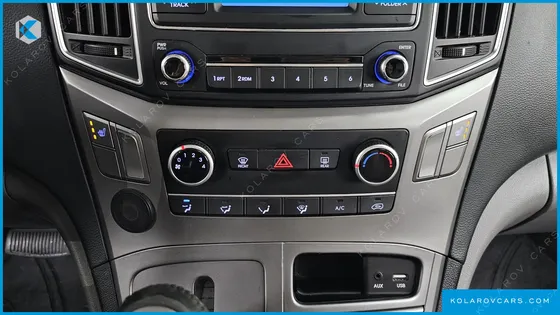 HYUNDAI STAREX VAN 3-SEATER