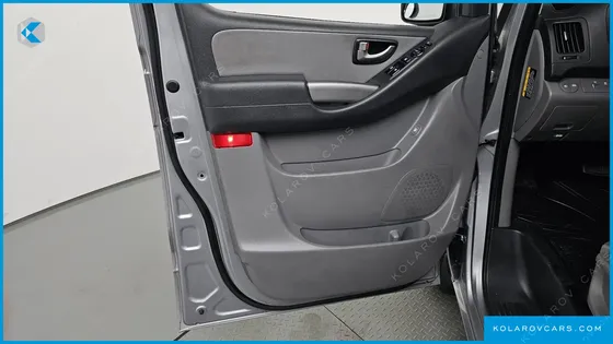 HYUNDAI STAREX VAN 3-SEATER
