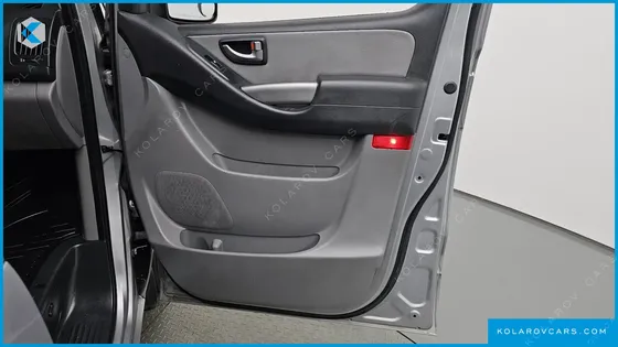HYUNDAI STAREX VAN 3-SEATER