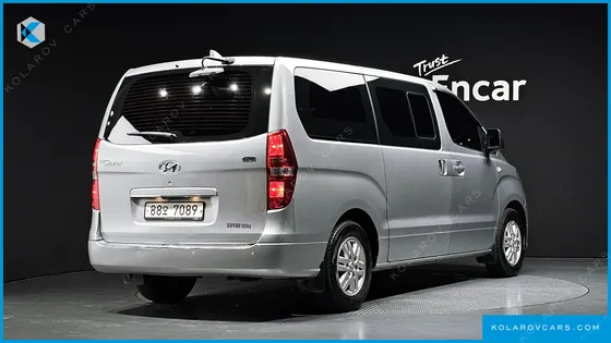 HYUNDAI STAREX VAN 5-SEATER