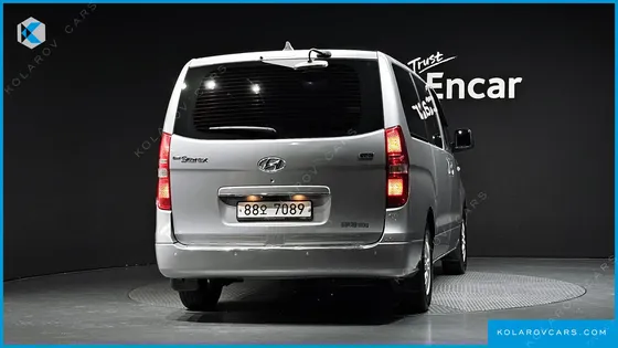 HYUNDAI STAREX VAN 5-SEATER