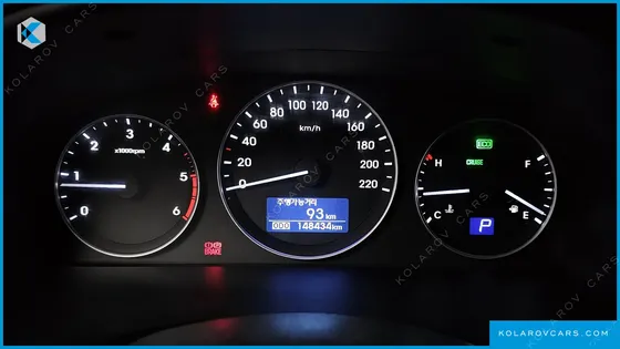 HYUNDAI STAREX VAN 5-SEATER