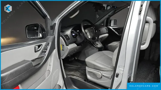 HYUNDAI STAREX VAN 5-SEATER