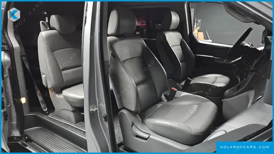 HYUNDAI STAREX VAN 5-SEATER