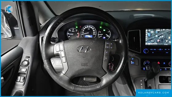 HYUNDAI STAREX VAN 5-SEATER