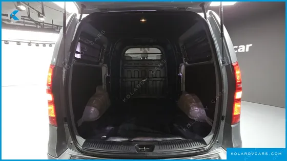 HYUNDAI STAREX VAN 5-SEATER