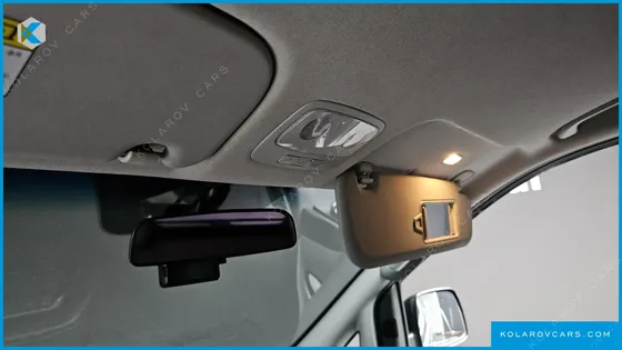HYUNDAI STAREX VAN 5-SEATER