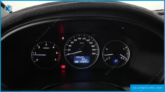 HYUNDAI STAREX VAN 5-SEATER