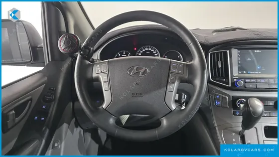 HYUNDAI STAREX VAN 5-SEATER