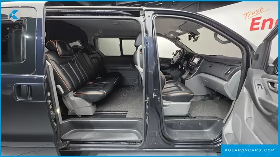 HYUNDAI STAREX VAN 5-SEATER