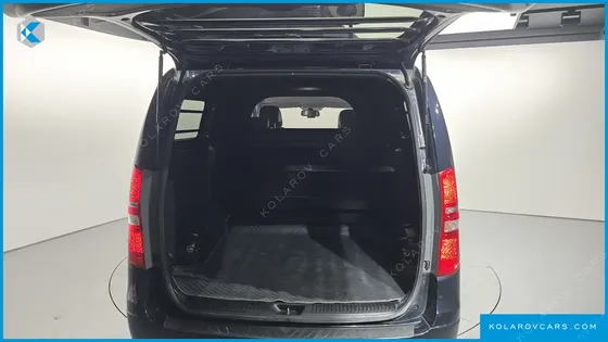 HYUNDAI STAREX VAN 5-SEATER
