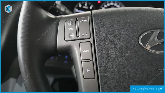 HYUNDAI STAREX VAN 5-SEATER