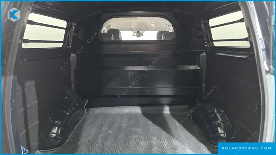 HYUNDAI STAREX VAN 5-SEATER