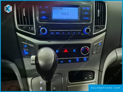 HYUNDAI STAREX VAN 3-SEATER
