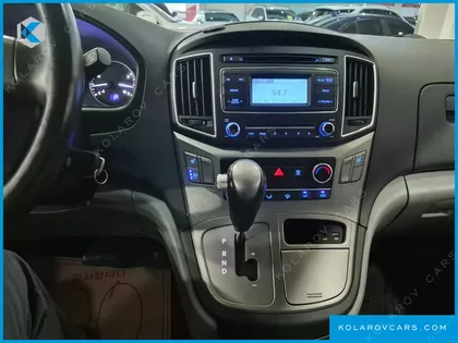 HYUNDAI STAREX VAN 3-SEATER