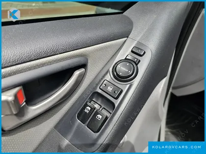 HYUNDAI STAREX VAN 3-SEATER