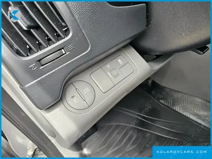 HYUNDAI STAREX VAN 3-SEATER
