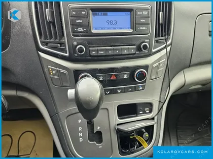 HYUNDAI STAREX VAN 3-SEATER