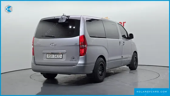 HYUNDAI STAREX VAN 5-SEATER