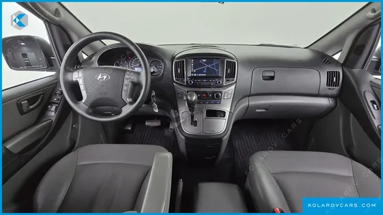 HYUNDAI STAREX VAN 5-SEATER