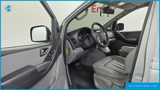 HYUNDAI STAREX VAN 5-SEATER