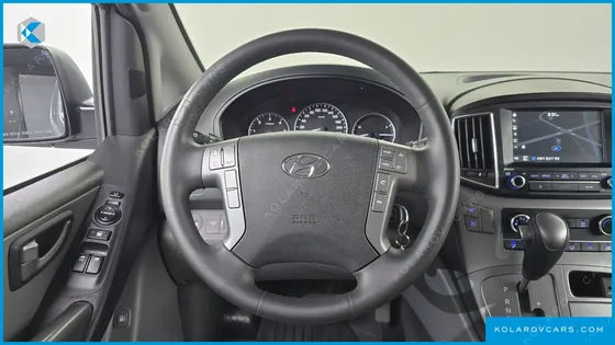 HYUNDAI STAREX VAN 5-SEATER