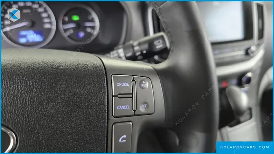HYUNDAI STAREX VAN 5-SEATER
