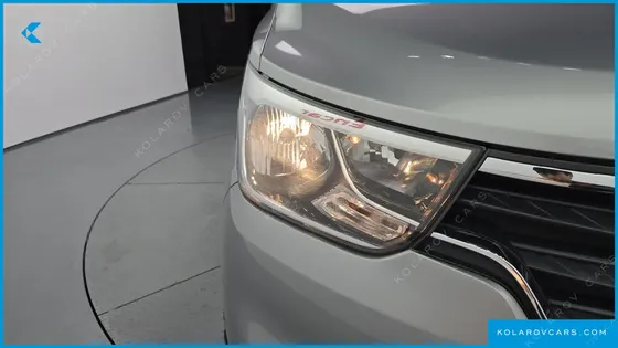 HYUNDAI STAREX VAN 5-SEATER