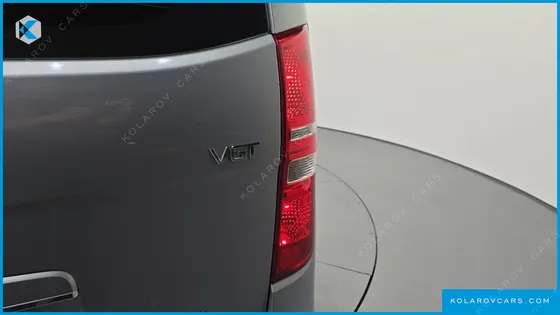 HYUNDAI STAREX VAN 5-SEATER