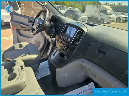 HYUNDAI STAREX VAN 3-SEATER