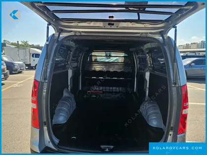 HYUNDAI STAREX VAN 3-SEATER