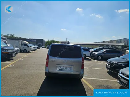 HYUNDAI STAREX VAN 3-SEATER