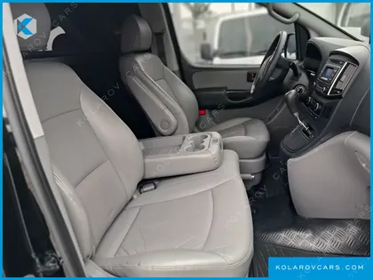 HYUNDAI STAREX VAN 3-SEATER