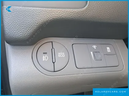 HYUNDAI STAREX VAN 3-SEATER