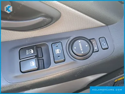 HYUNDAI STAREX VAN 3-SEATER