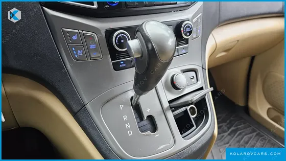 HYUNDAI STAREX 4WD WAGON 11-SEATER