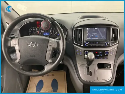 HYUNDAI STAREX URBAN 9-SEATER