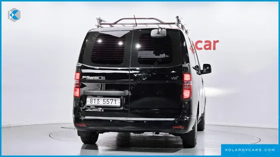 HYUNDAI STAREX VAN 5-SEATER