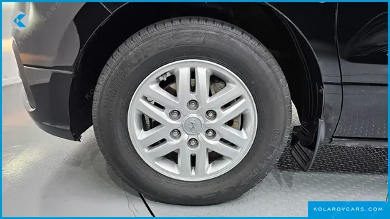 HYUNDAI STAREX VAN 5-SEATER