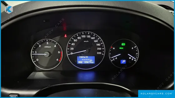 HYUNDAI STAREX VAN 5-SEATER