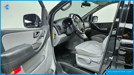 HYUNDAI STAREX VAN 5-SEATER