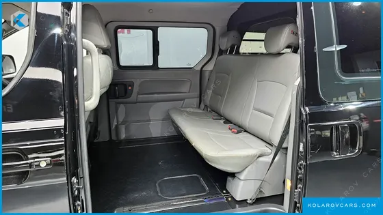 HYUNDAI STAREX VAN 5-SEATER