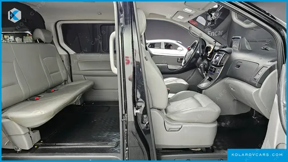HYUNDAI STAREX VAN 5-SEATER