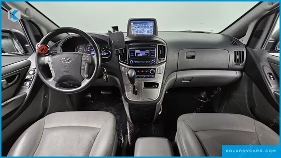 HYUNDAI STAREX VAN 5-SEATER